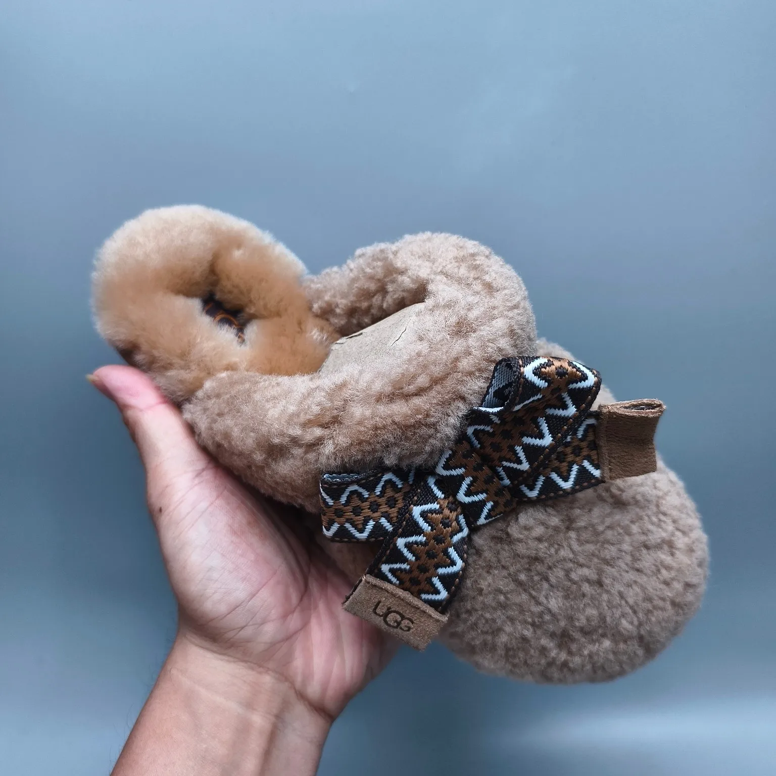 💰460 UGG sheepskin all-in-one snow boots 8266 large bow wool roll home slippers Color: off-white brown Matching size: 35-40
